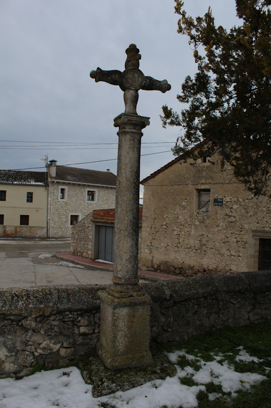 CRUZ DE PIEDRA JUNTO A LA IGLESIA FUENTEPIÑEL edited