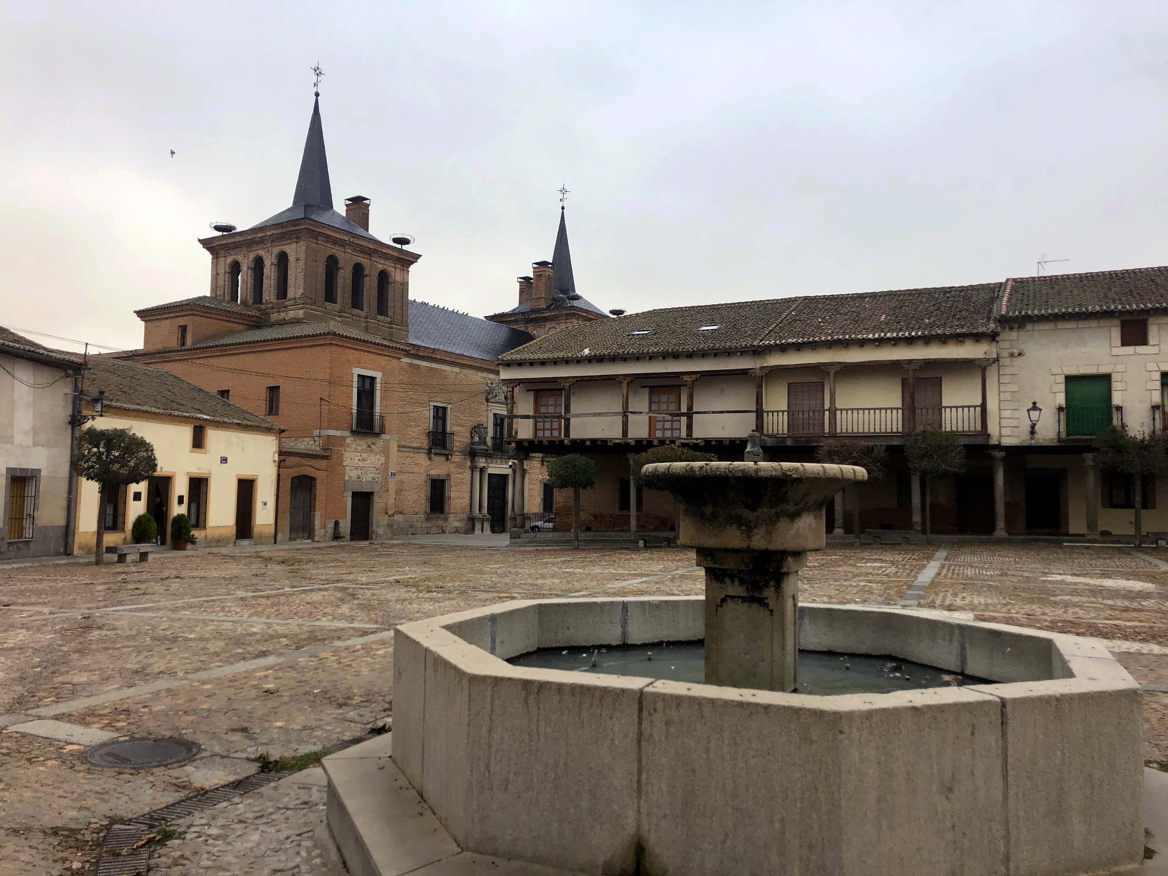 PLAZA Y FUENTE retocada 