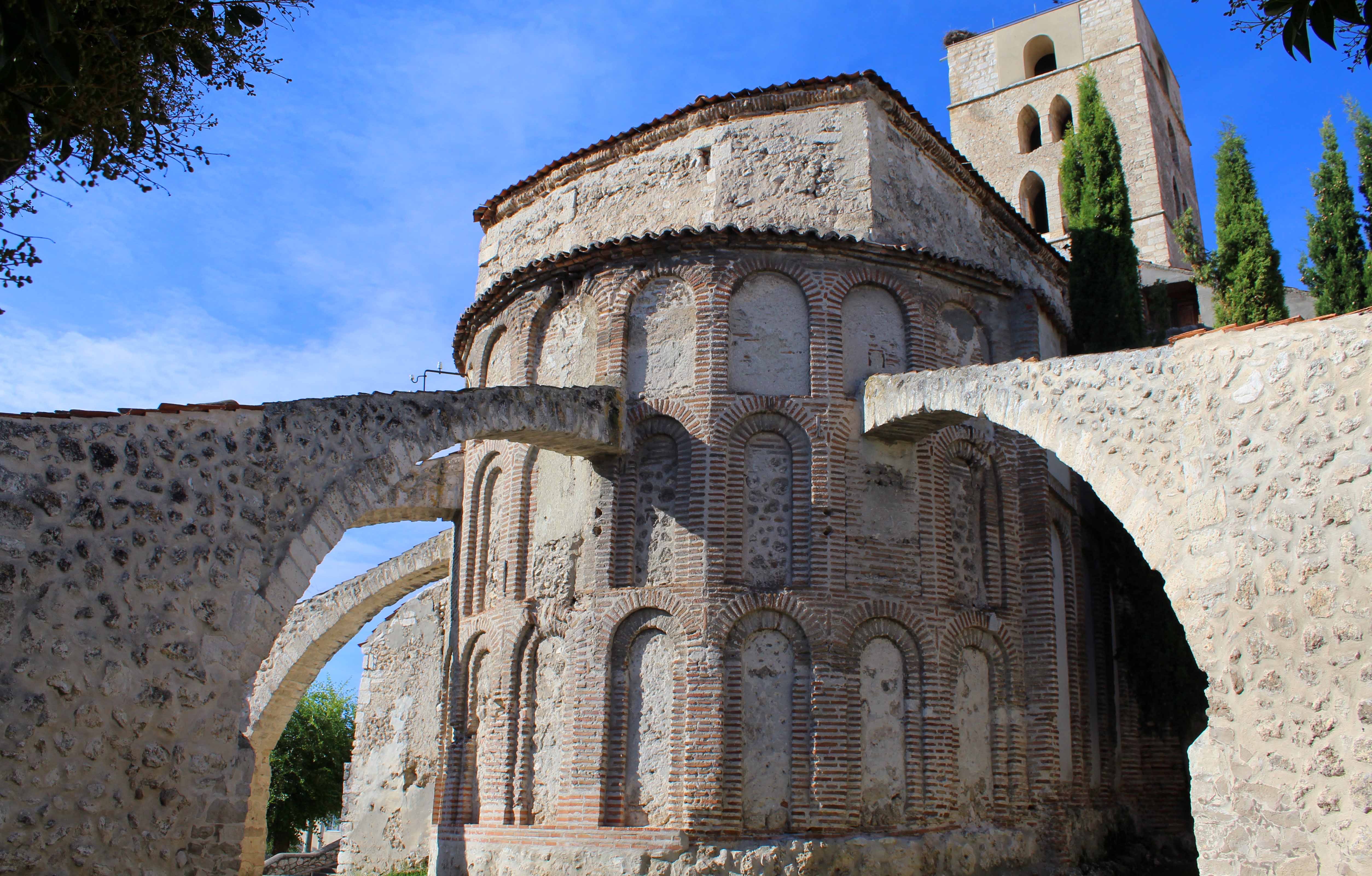 ABSIDE_IGLESIA_DEL_SALVADOR_CUÉLLAR_retocada.jpg