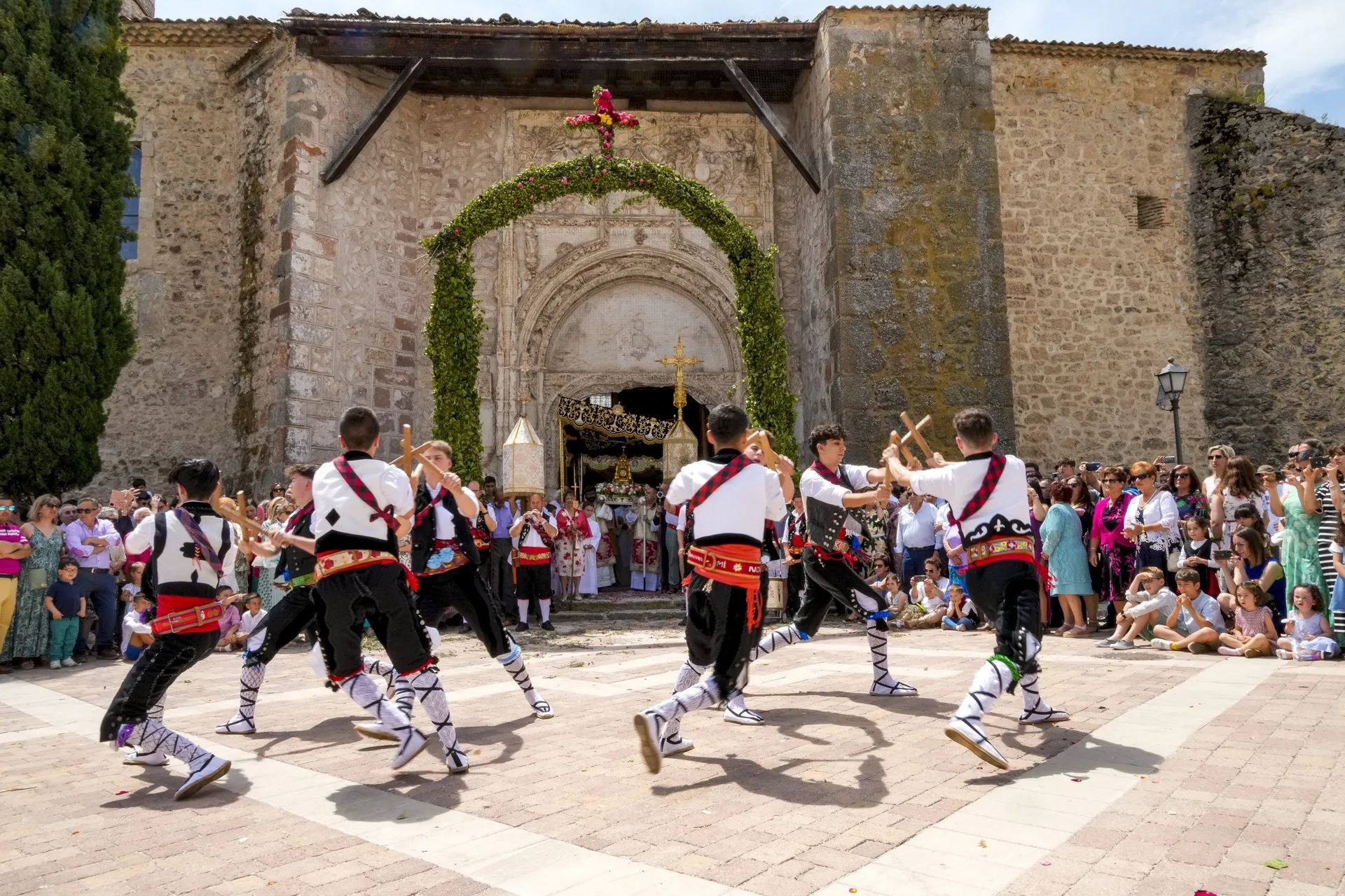 Procesion-Octava-del-Corpus-en-Fuentepelayo-2.webp